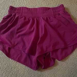 Lululemon Hotty Hot Low-Rise Lined Short 2.5”